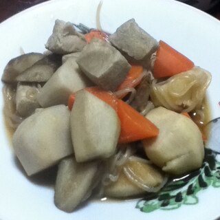 里芋と高野豆腐と根菜の煮物。
